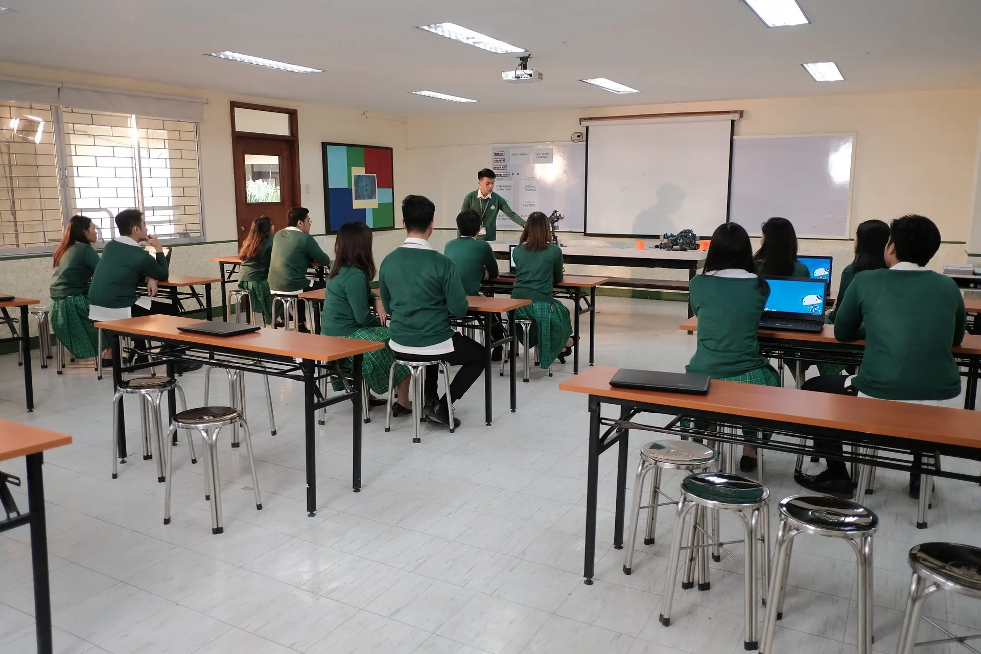 Landing Page Elizabeth Seton School students in robotics lab